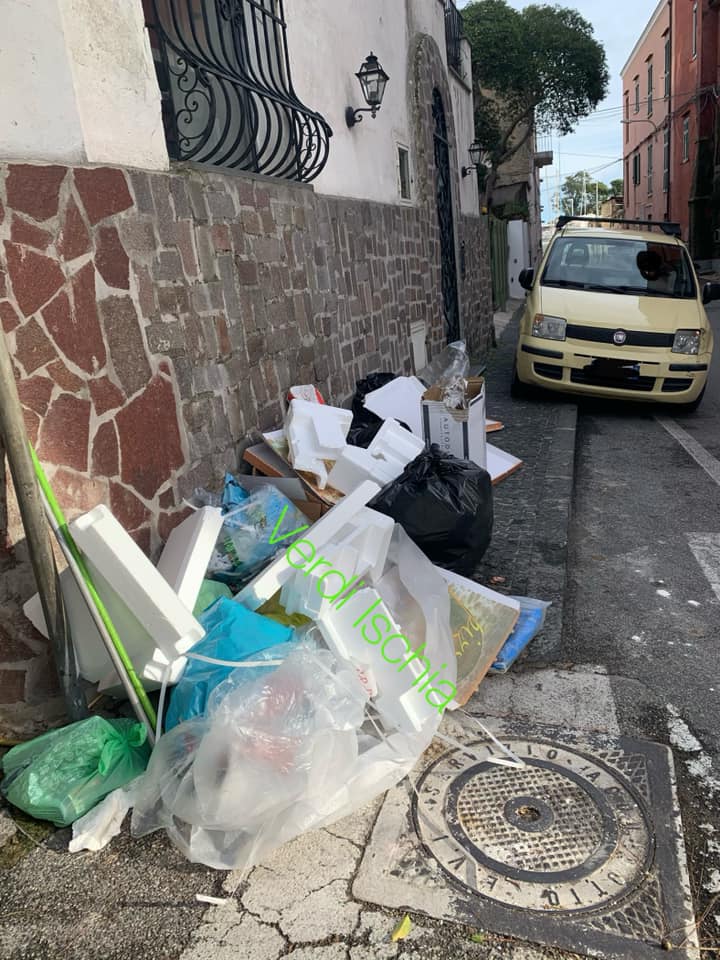 SIAMO ALLE SOLITE, ISCHIA PORTO NON RIVERSA IN BUONE CONDIZIONI. I VERDI ISCHIA DENUNCIANO