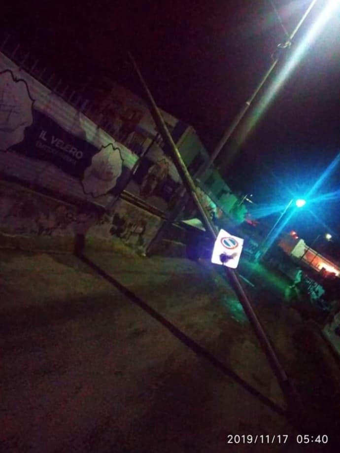 L'ISOLA FRAGILE. CADE PALO DELL'ILLUMINAZIONE A VIA CALOSIRTO