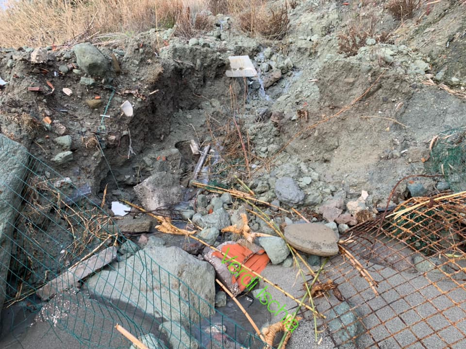 DOPO GLI ARTICOLI DI TELEISCHIA ED ISCHIAPRESS, I VERDI SONO ANDATI A CAVA DELL’ISOLA ED HANNO SCOPERTO IL MATERIALE DELLA FRANA