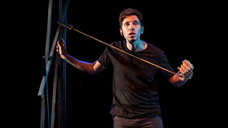 SABATO 9 NOVEMBRE SI APRE LA NUOVA STAGIONE DEL TEATRO POLIFUNZIONALE CON “IL MAESTRO PIU’ ALTO DEL MONDO” DEL TEATRO DELL’OSSO