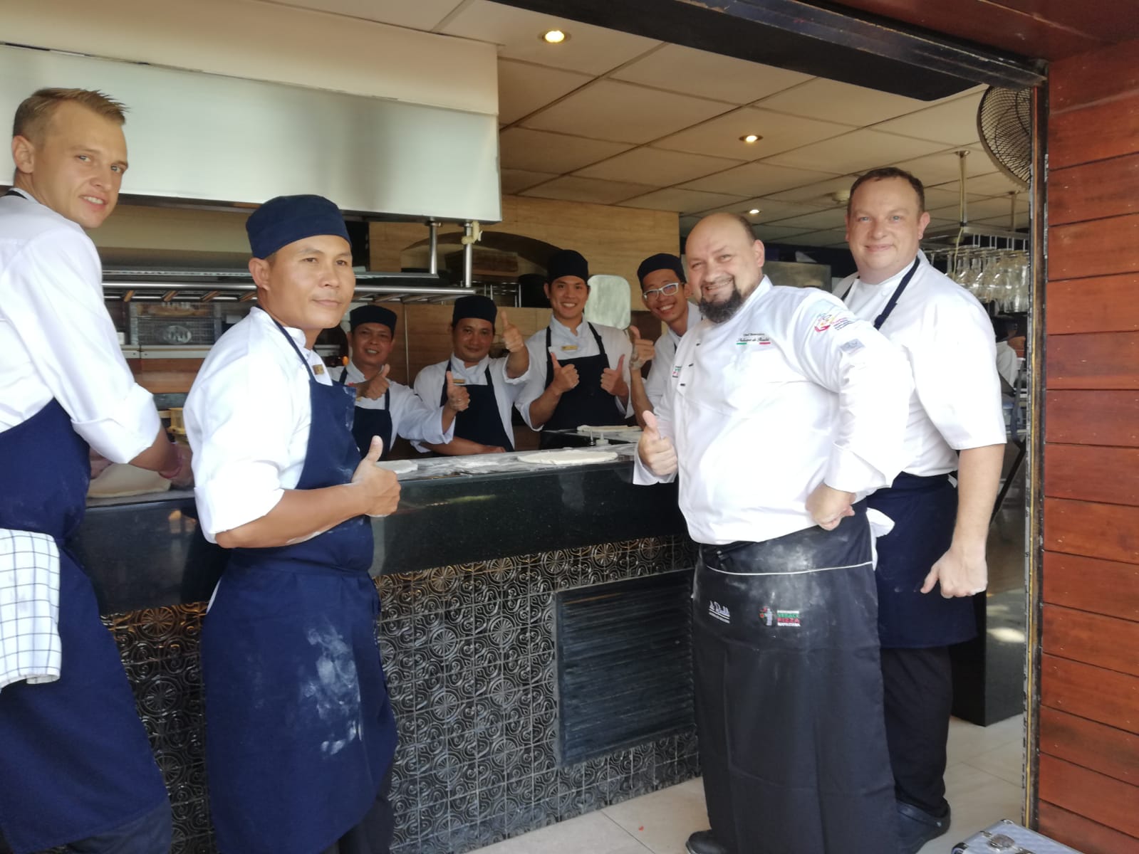 Il Maestro pizzaiolo Salvatore De Rinaldi porta la pizza napoletana in Thailandia