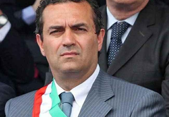 ALLERTA METEO IL SINDACO DE MAGISTRIS CHIUDE LE SCUOLE DI NAPOLI
