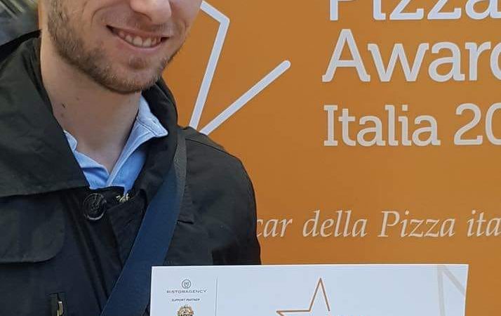 ISCHITANI CHE SI FANNO ONORE IL FORIANO MARCO MANZI, TITOLARE DEL GIOTTO PIZZERIA BISTROT DI FIRENZE, CONFERMATO TRA LE 100 MIGLIORI PIZZERIE IN ITALIA
