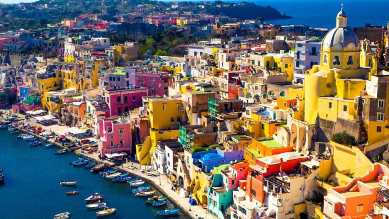 Procida, firmata la Convenzione per l’acquisto di 5 defibrillatori