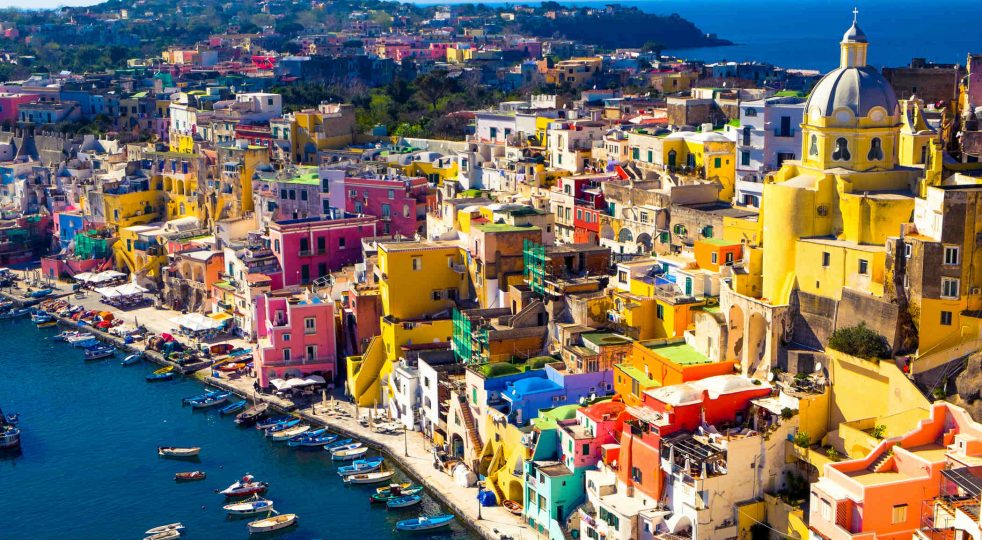 Procida, firmata la Convenzione per l’acquisto di 5 defibrillatori