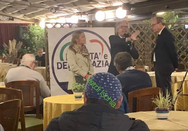 ALL'INCONTRO TENUTOSI AL BAR CALISE L'ALTRO IERI. MARIAROSARIA URRARO A TUTTO SPIANO: "LA COLPA DELLA POLITICA SBAGLIATA È ANCHE DEGLI ISCHITANI"