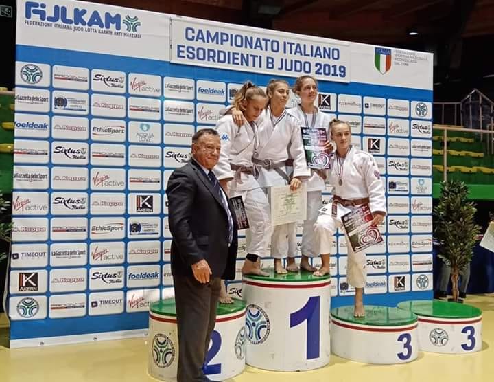 IL PLAUSO DEL SINDACO DI ISCHIA ENZO FERRANDINO. MICHELA TERRANOVA ORGOGLIO TUTTO ISCHITANO