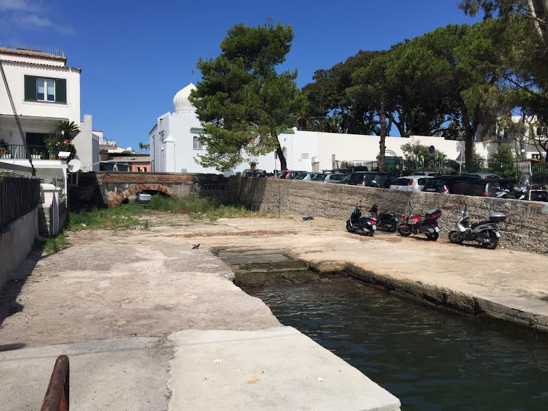 GIU’ LE MANI DALLA BOCCA VECCHIA DI ISCHIA