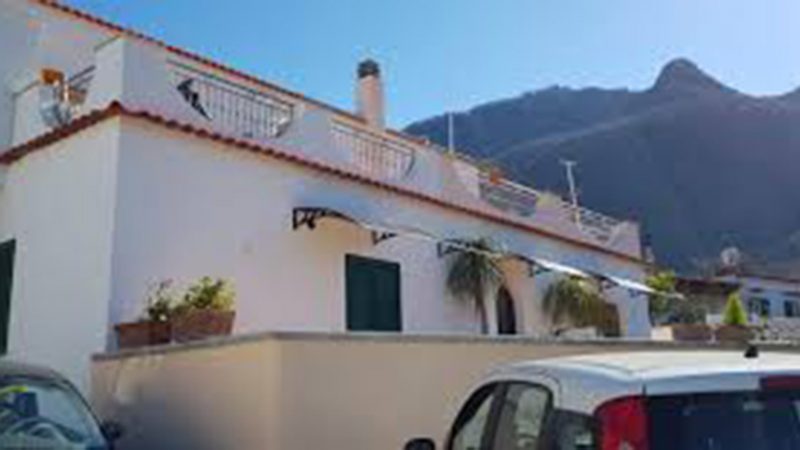 Il comune di Casamicciola acquisisce la proprietà di un immobile abusivo per farci una scuola