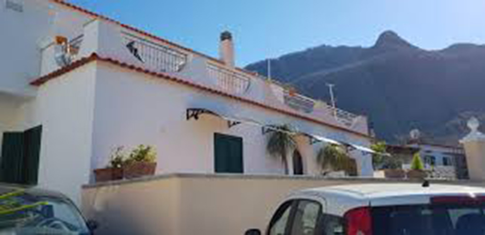 Il comune di Casamicciola acquisisce la proprietà di un immobile abusivo per farci una scuola