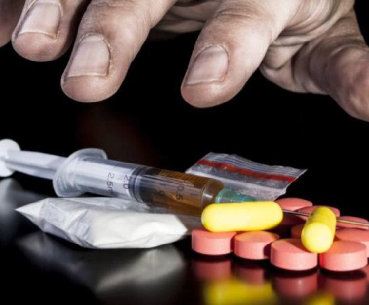 Convivenza tossica: la droga venduta ai giovani