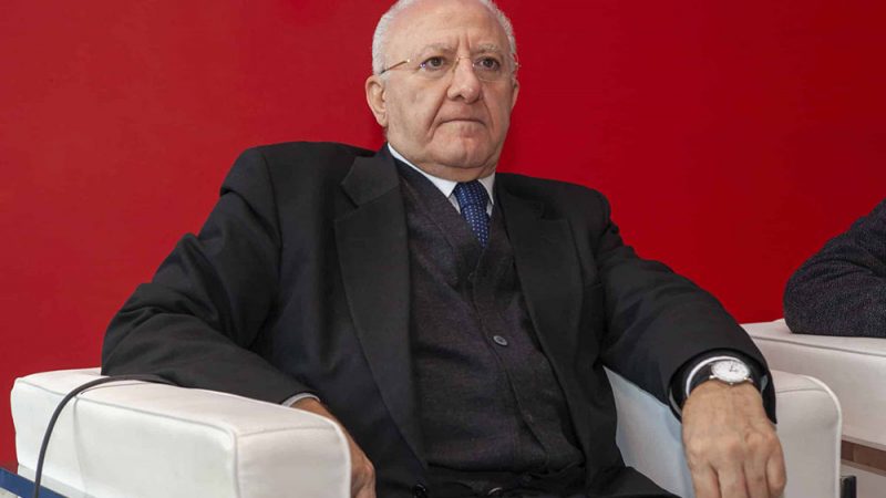 De Luca, le forniture e le smentite ancora più incredibili