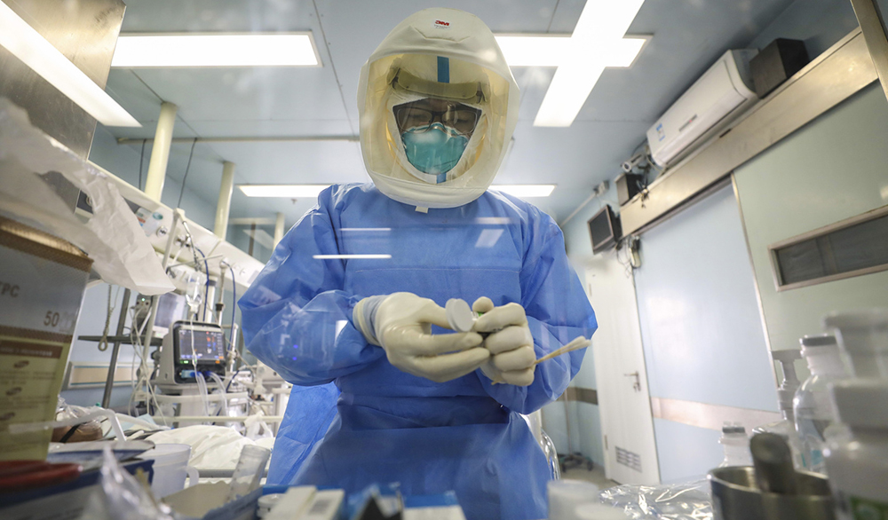 “Il virus è un’arma batteriologica”, lo sostiene un professore dell’Illinois
