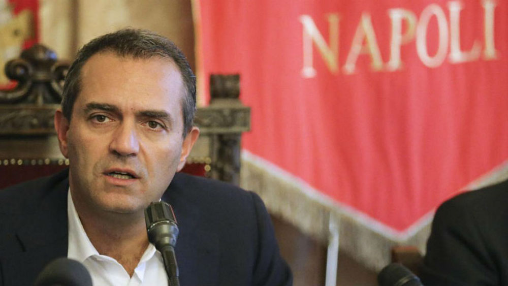 Napoli, annullate tutte le tasse per i commercianti