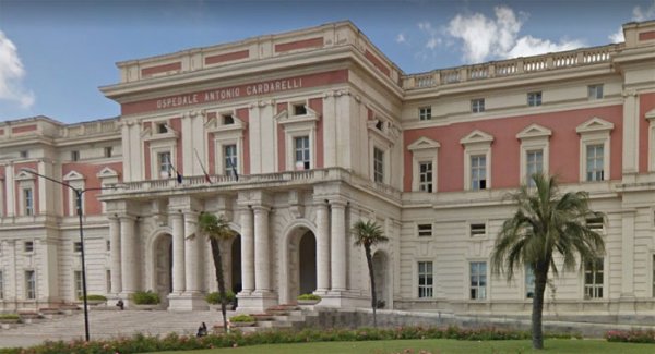 Secondo l’indagine interna del Cardarelli, i sanitari malati sono 8 e non 249