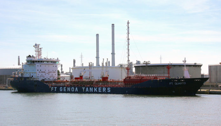 Comandante italiano infettato da Covid-19: il porto di Anversa mette in quarantena la nave cisterna