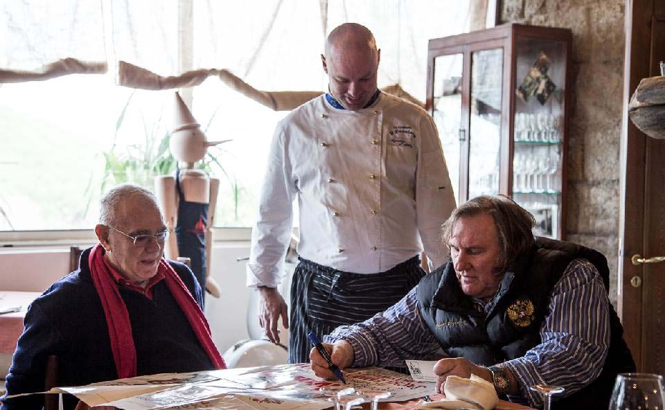 Il Re, Riccardo D’Ambra ci ha lasciato. Ischia piange il pioniere della tradizione culinaria isolana
