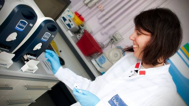 In arrivo il primo test del sangue che verifica chi ha sviluppato anticorpi al Covid-19