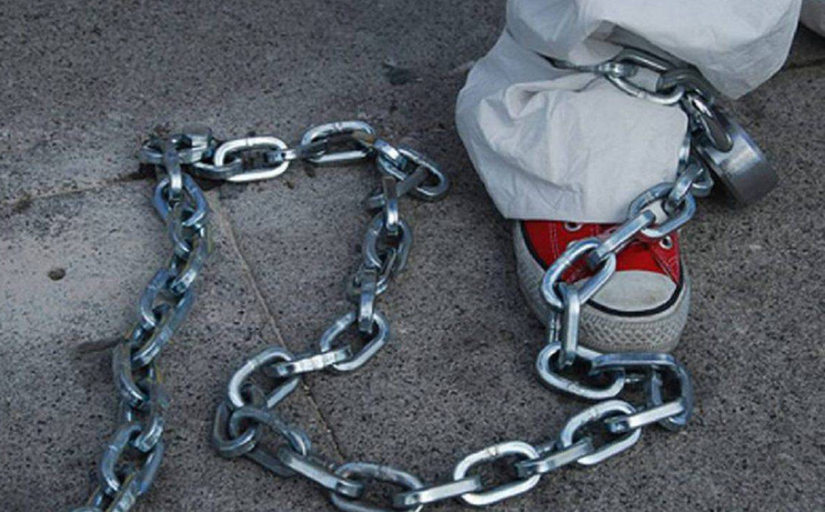 Protesta a Ischia. Sciopero della fame a piazza degli Eroi (video)