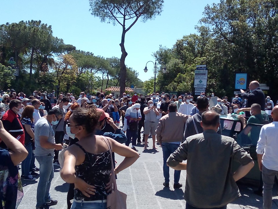 «Vogliamo lavorare e non prendere l’elemosina». Venerdì 29, ore 10 tutti a piazza Antica Reggia
