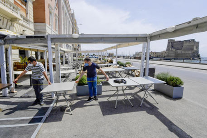 Covid-19, da domani riaprono i ristoranti, pub e bar con apertura fino alle 23