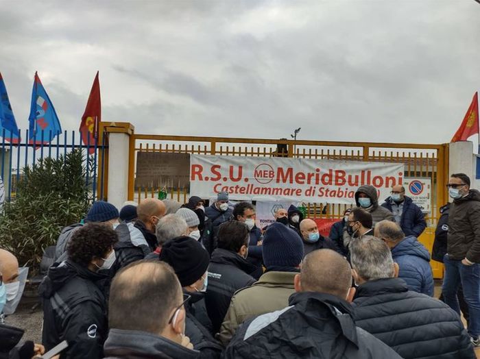 Meridbulloni, continua il presidio a difesa del lavoro e del Sud