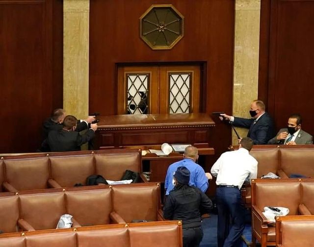 USA, Sostenitori di Trump invadono il Campidoglio