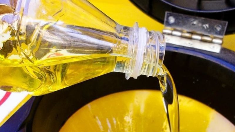 Oli esausti e rifiuti speciali in comoda sosta nel porto di Forio