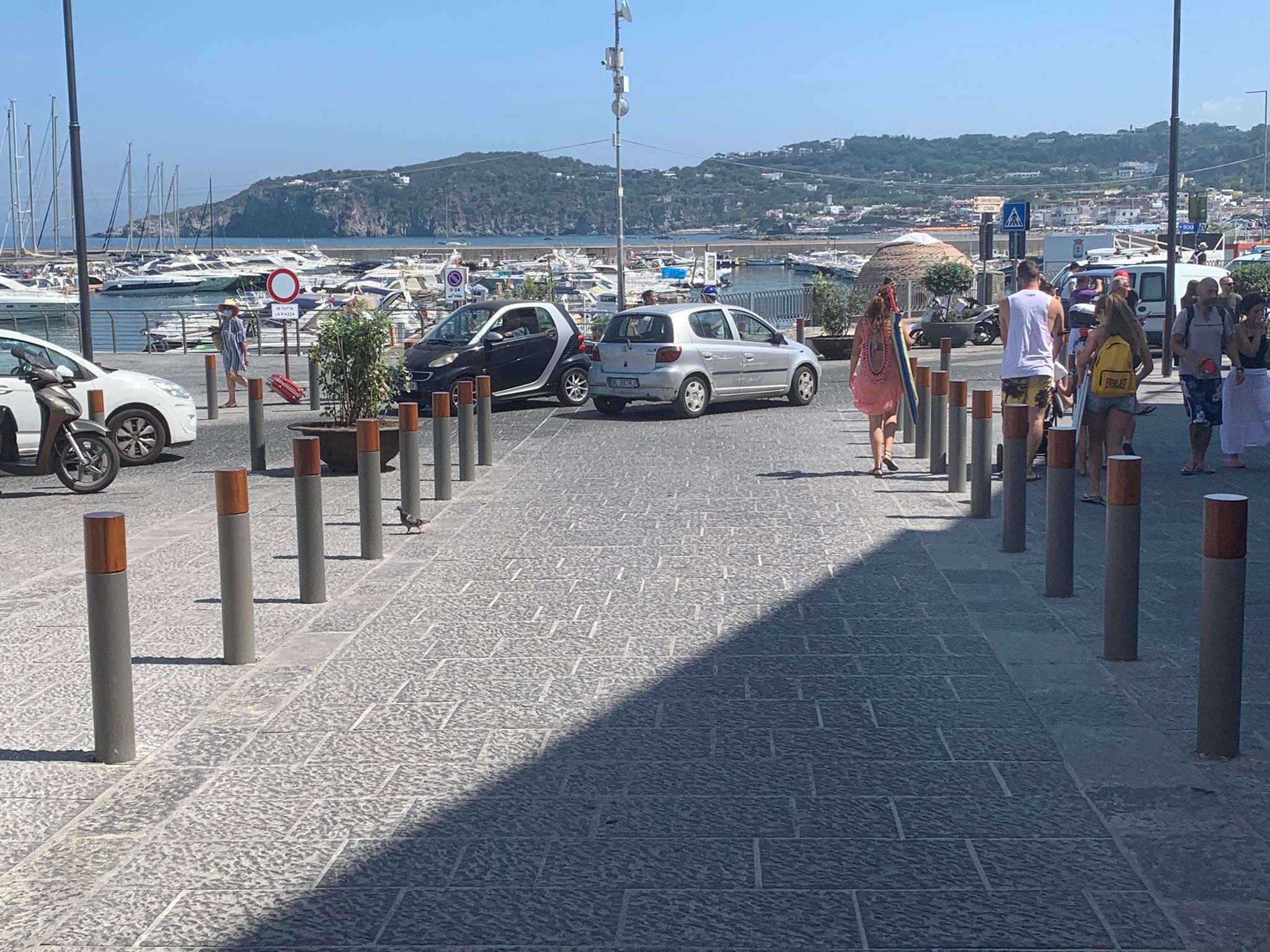 Che caos giù al porto di Forio