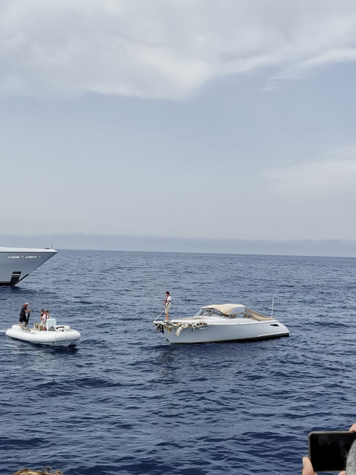 Speronamento in mare tra Ischia e Capri (video)