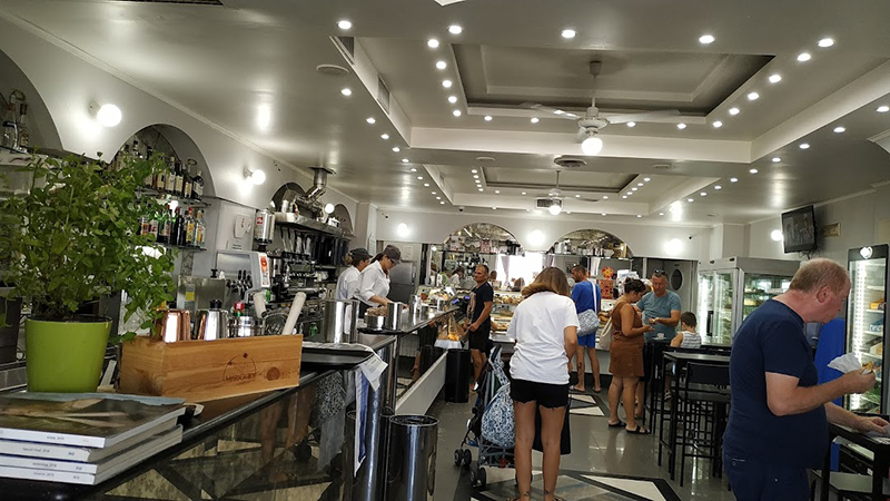 Corto circuito al bar lucciola, solo tanto fumo (video)