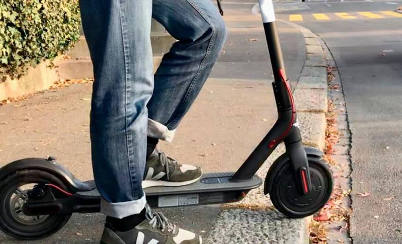 Stretta di De Luca disciplina l’uso di monopattini e bici elettriche