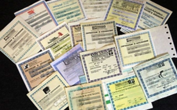 Obbligo di assicurazione per i mezzi fermi anche se si trovano su un suolo privato