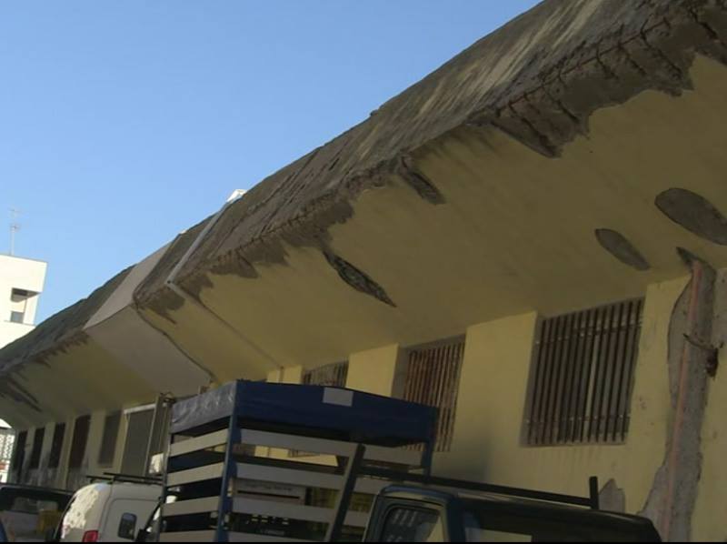 Mercato comunale di Forio. Perché non viene ristrutturata la parte esterna? (video)