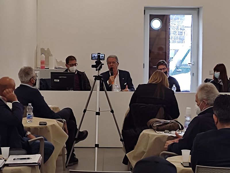 I consiglieri di minoranza interrogano il sindaco di Forio