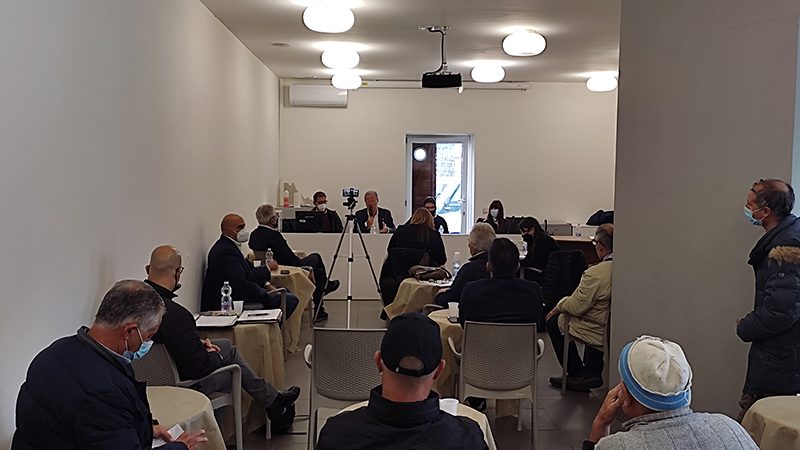 Le bugie hanno le gambe corte. Il tombino di via Marina non funziona (video)