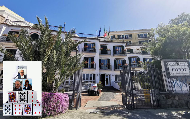 Forio, il castello comunale comincia a sgretolarsi