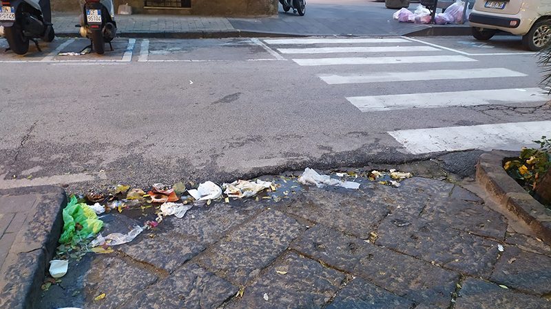 Forio invasa dalla spazzatura. La colpa di chi è?