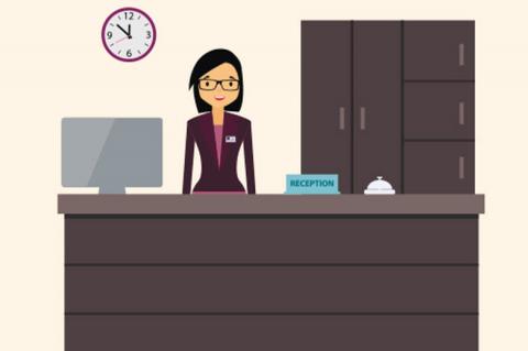 Lavoro: azienda cerca receptionist, «inviare foto in costume»