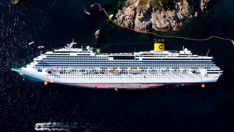 Dieci anni dal disastro della Concordia. Quell’inchino le fu fatale