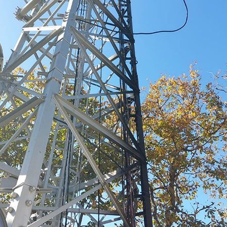 Saltato a Forio il ripetitore della Rai, Mediaset e La7. Furia sui social