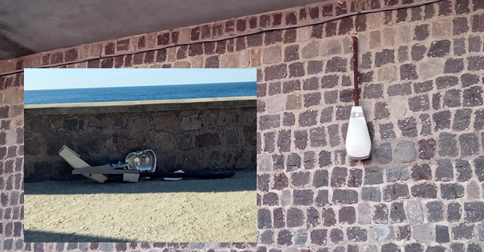 Finalmente quel lampione è stato rimosso. Si, però poi lo hanno lasciato a terra