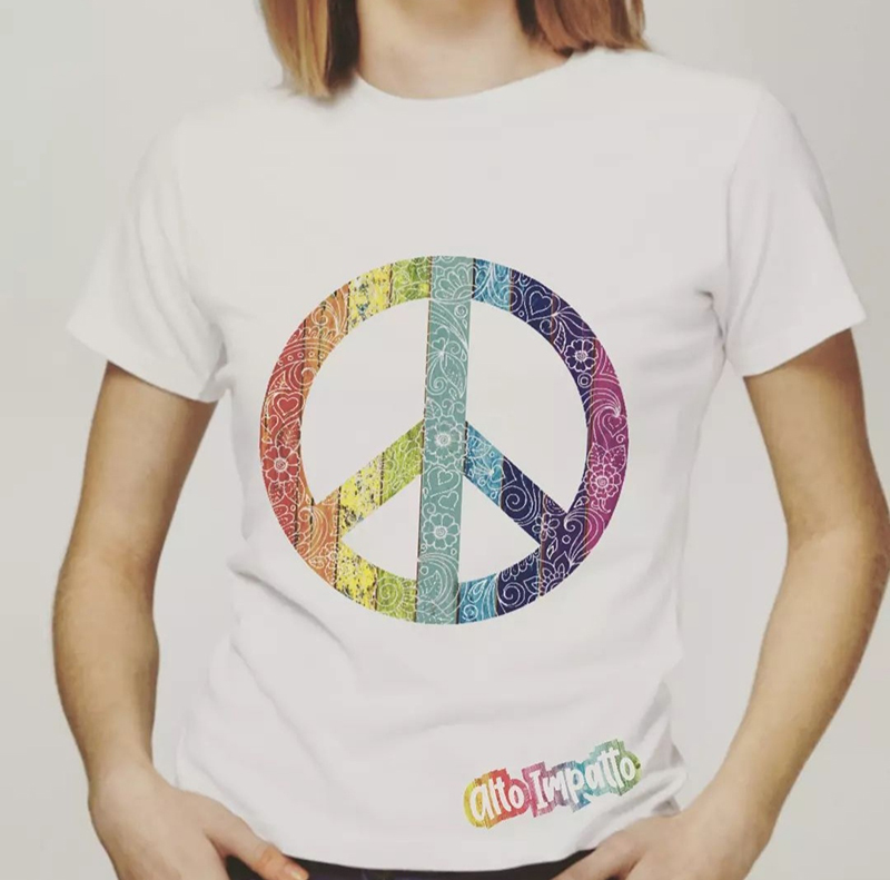 La marcia della solidarietà continua. Alto impatto promuove le t-shirt per la pace