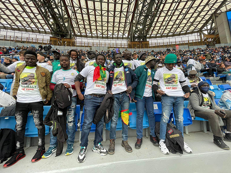Il grande cuore di Koulibaly. Ha ospitato al Maradona 200 senegalesi (video)