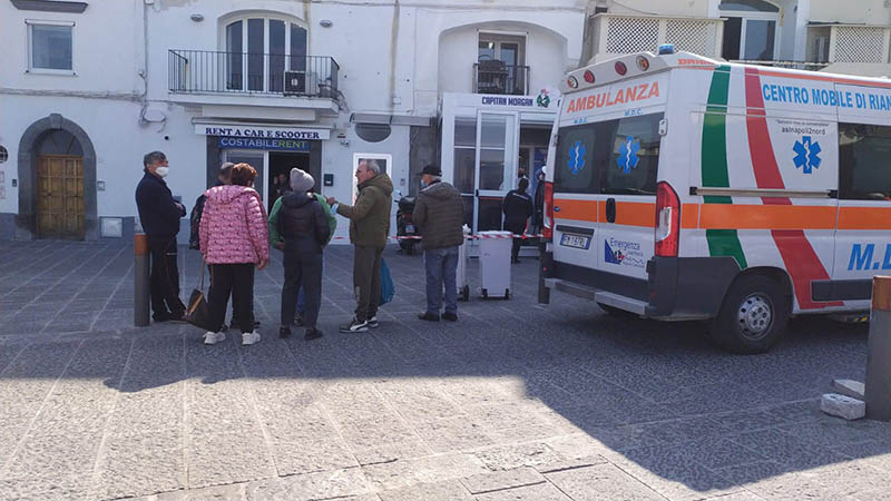 Fabrizio muore per un infarto fulminante in un bar vicino al porto