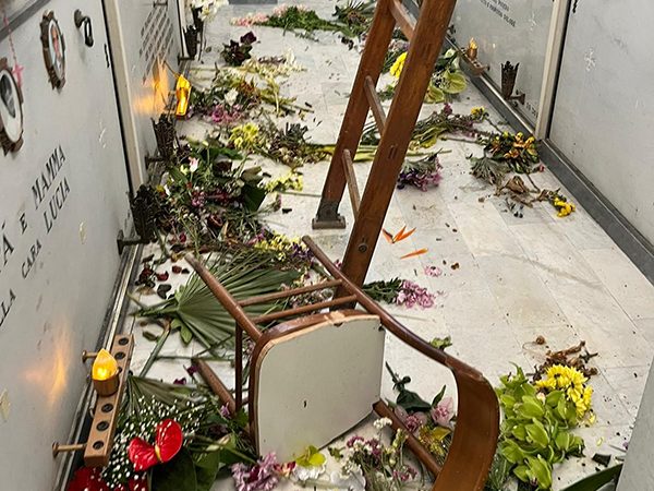 Cimitero di Poggioreale: rubate migliaia di fioriere in rame