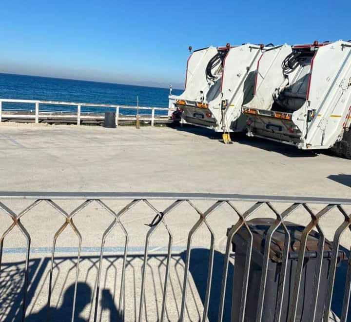 Forio. Pasqua, prove generali per la stagione turistica. Travasi di spazzatura davanti ai turisti (video)