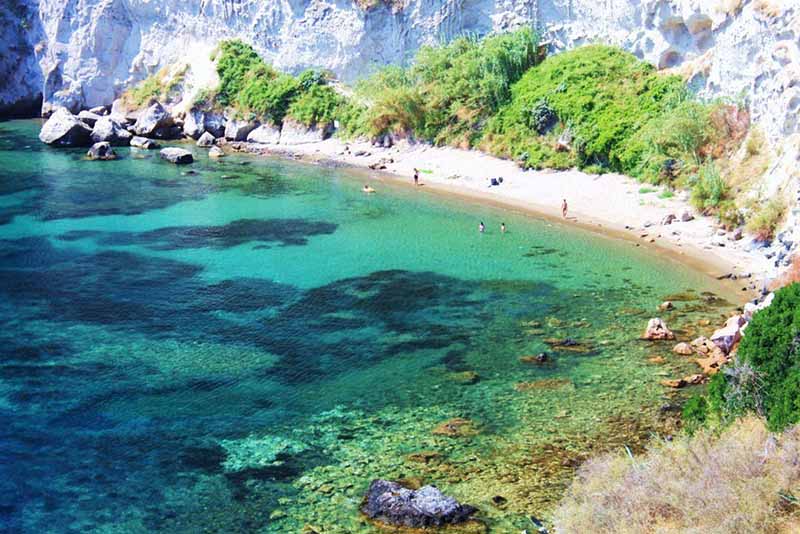 L’ANGOLO INCONTAMINATO DELL’ISOLA D’ISCHIA, LA SPIAGGIA DI VARULO (video)