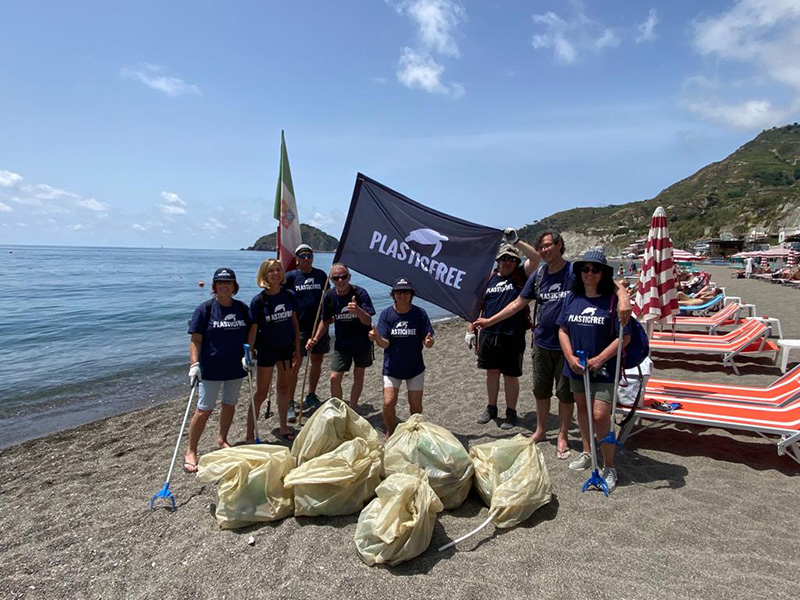 Plastic Free Trentino Alto Adige e Ischia per la prima passeggiata ecologica