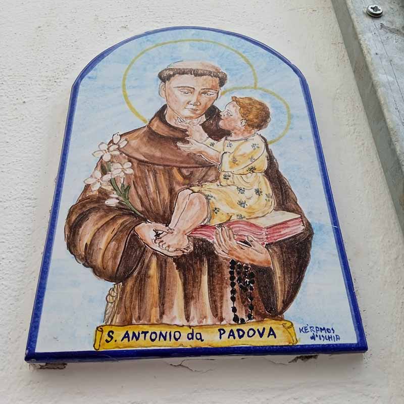 Forio, ladri di immagini sacre in azione